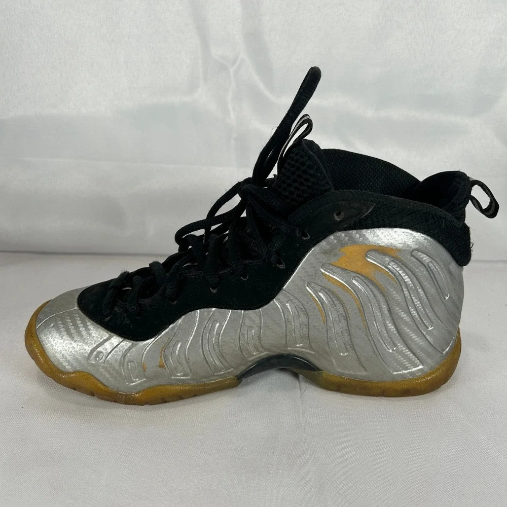 Nike Air Foamposite Pro GS Silver Surfer Metallic Black Gum 644792-007 Size 4.5Y